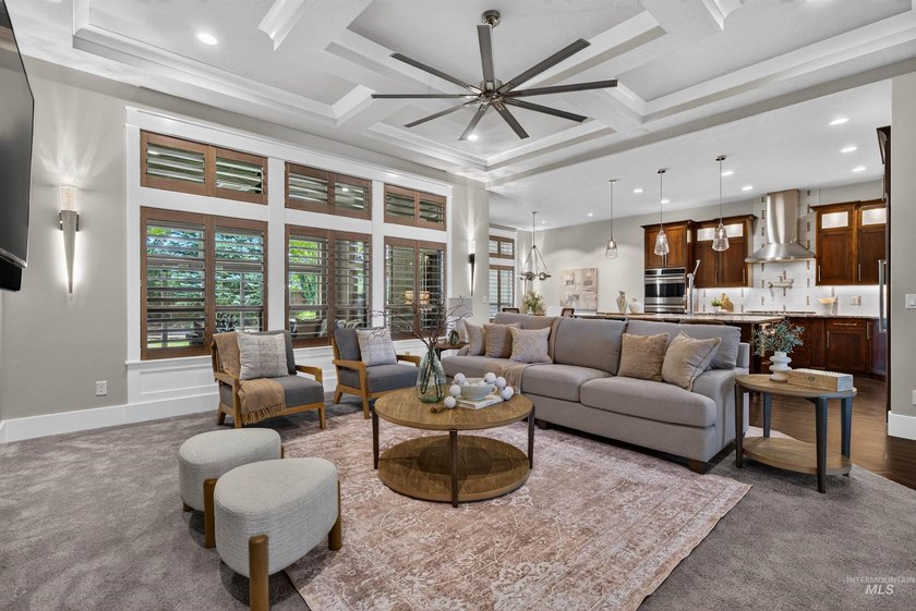 Beautiful James Clyde-built single-level home on a .35-acre - photo 3