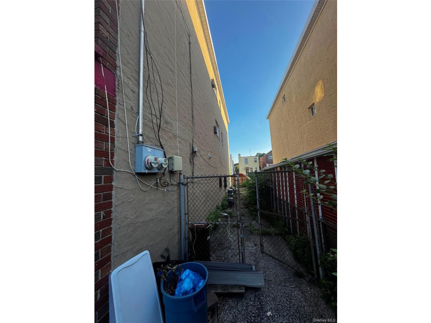 Investor's dream! Wakefield, The Bronx; delivers this amaizing 6 - photo 13