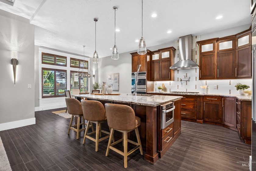 Beautiful James Clyde-built single-level home on a .35-acre - photo 4