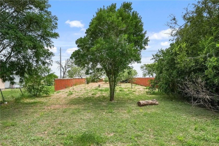 Priced to sell! Welcome to 11711 Mallard in the highly - photo 11
