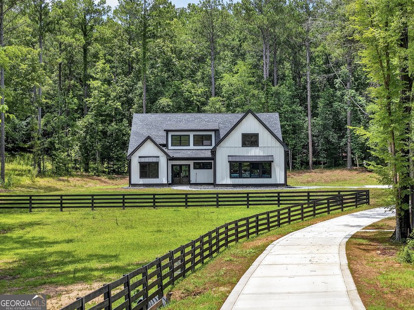 A unique opportunity to own a true LUXURY ESTATE on more than 5 - photo 2