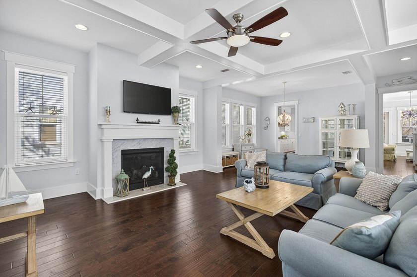 BEST PRICED 4 BEDROOM WITH A YARD. Welcome to 613 Flatwoods - photo 5