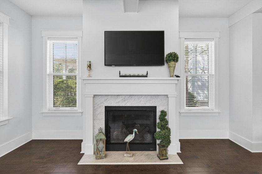 BEST PRICED 4 BEDROOM WITH A YARD. Welcome to 613 Flatwoods - photo 7