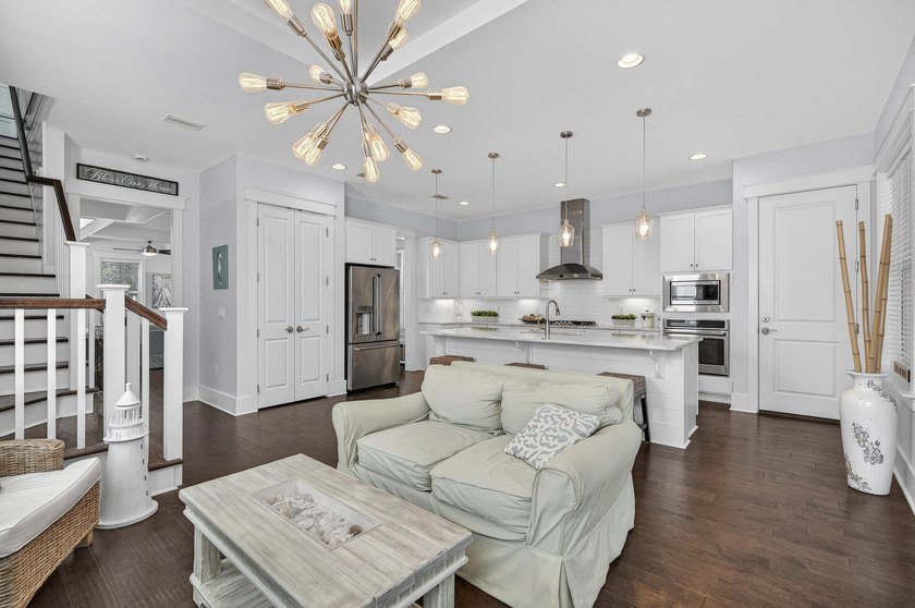 BEST PRICED 4 BEDROOM WITH A YARD. Welcome to 613 Flatwoods - photo 10