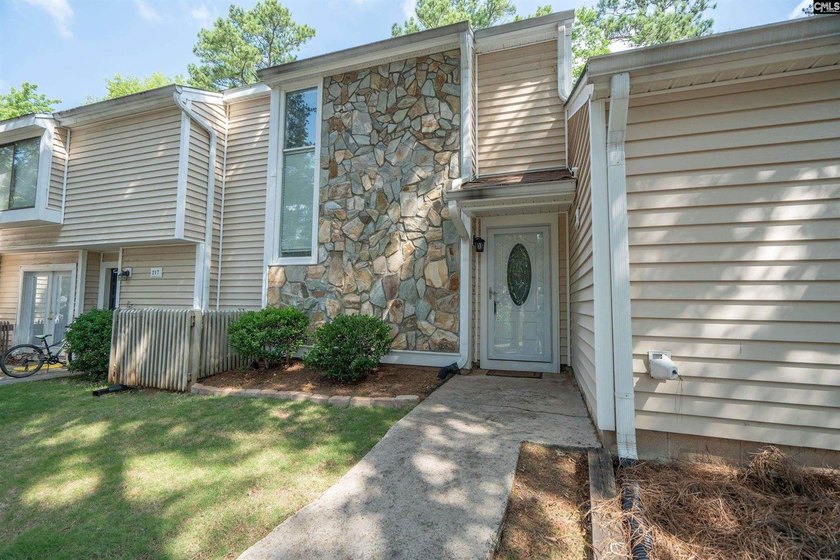 Stylish... updated... and completely move-in ready. This - photo 4