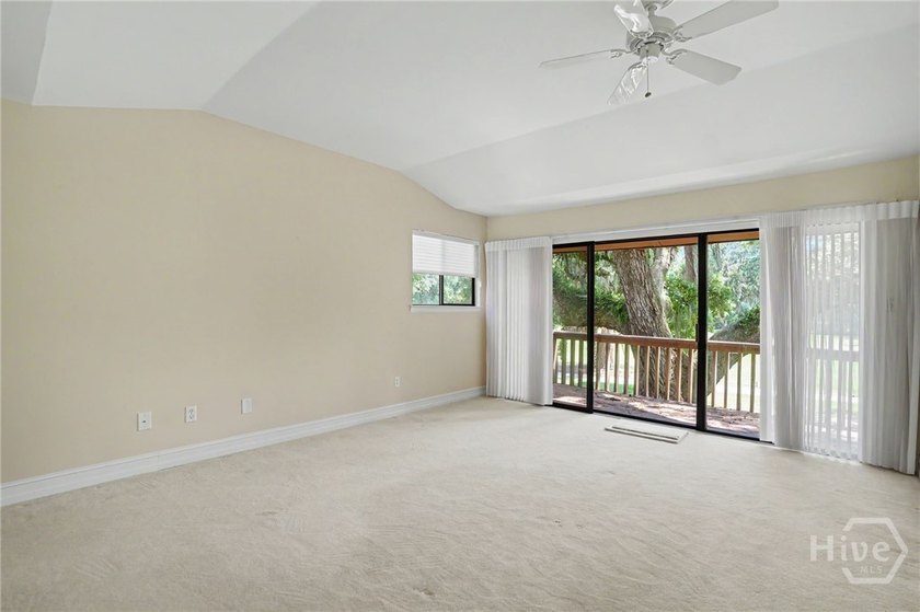 Lovely 3-bedroom, 3 bath, 1840 square feet condo/townhouse in - photo 19