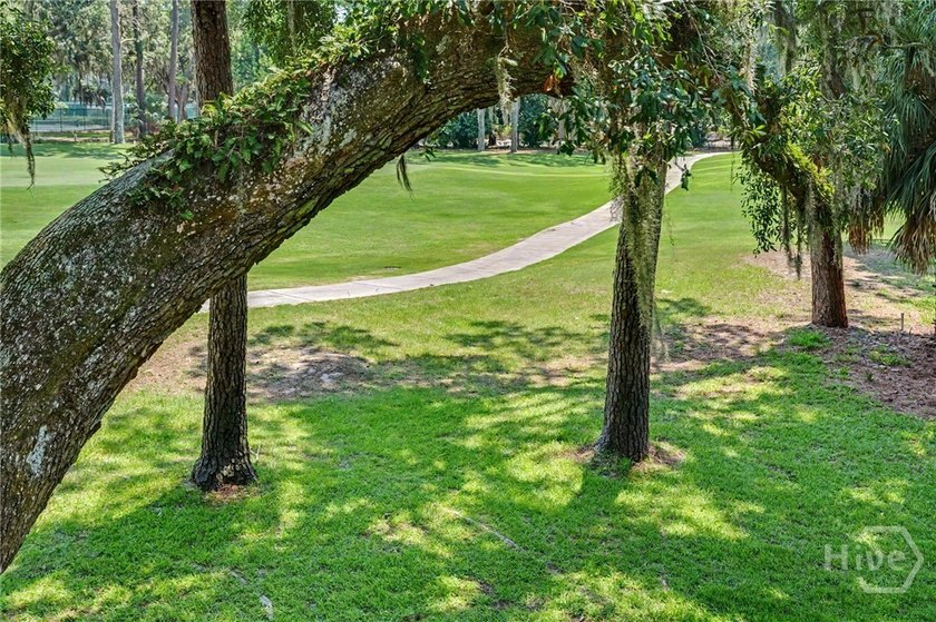 Lovely 3-bedroom, 3 bath, 1840 square feet condo/townhouse in - photo 21