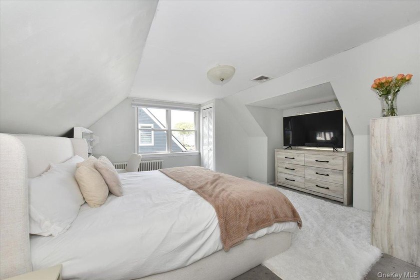 Charming Expanded Cape nestled mid-block offering 4 bedrooms - photo 22