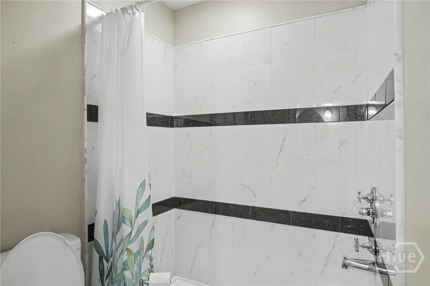 Lovely 3-bedroom, 3 bath, 1840 square feet condo/townhouse in - photo 25