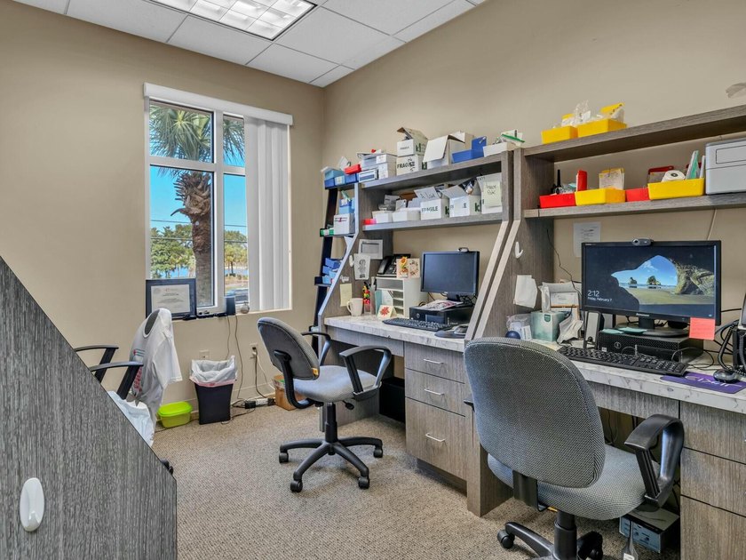ATTENTION INVESTORS 6.4% CAP RATE on this 2 story CLASS A, FULLY - photo 50
