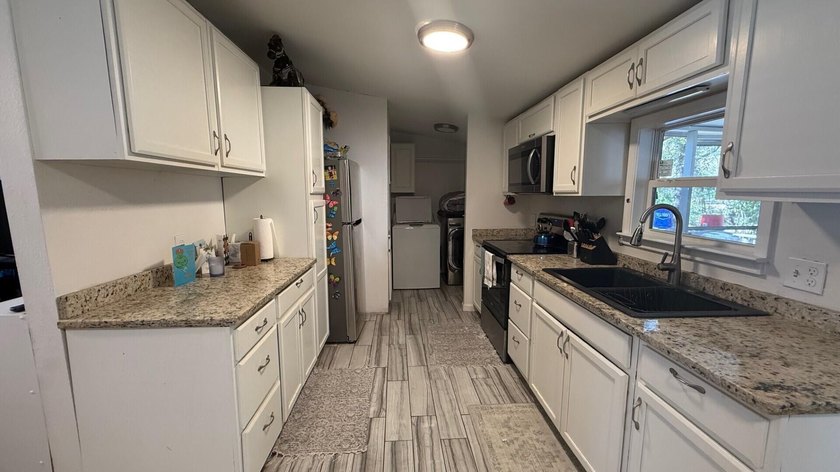 Welcome to 85 E Harborview, ideally positioned in a highly - photo 6