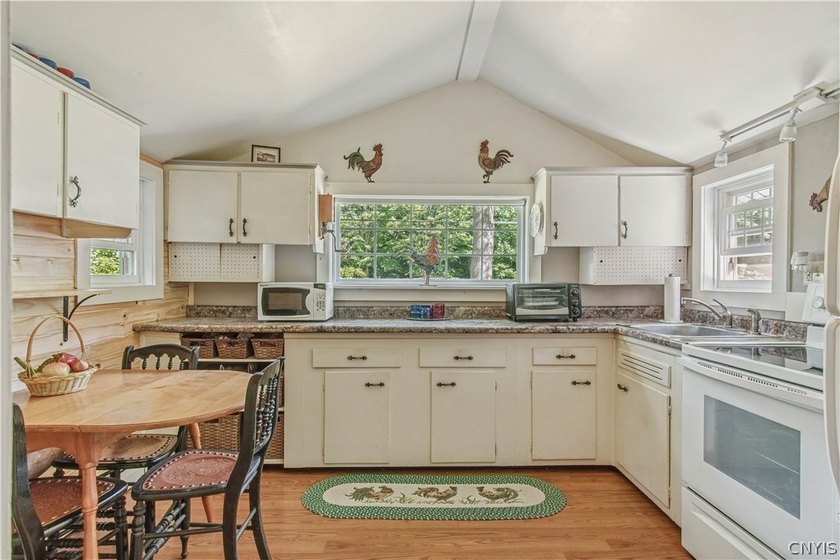 Come check out this charming and cozy 2-bedroom cottage just a - photo 9
