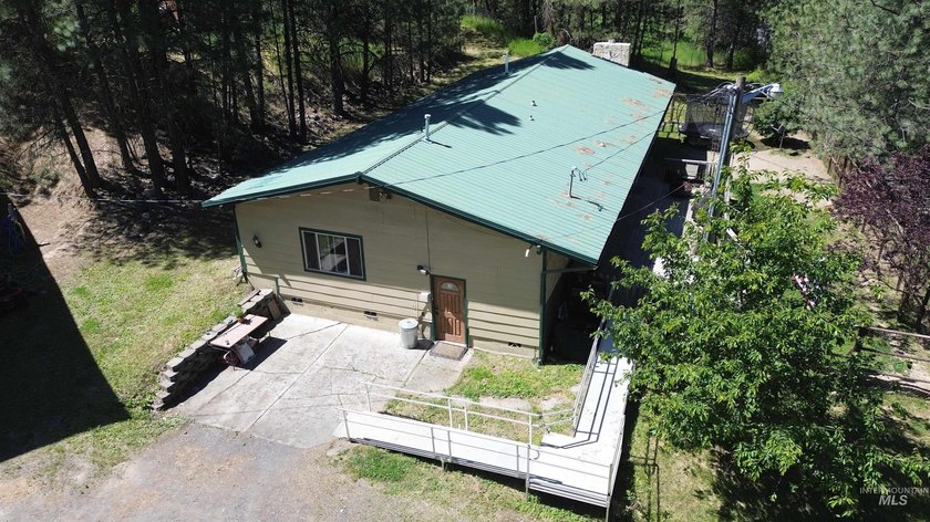 Private 1.4 +/- acre wooded parcel is located on the outskirts - photo 6