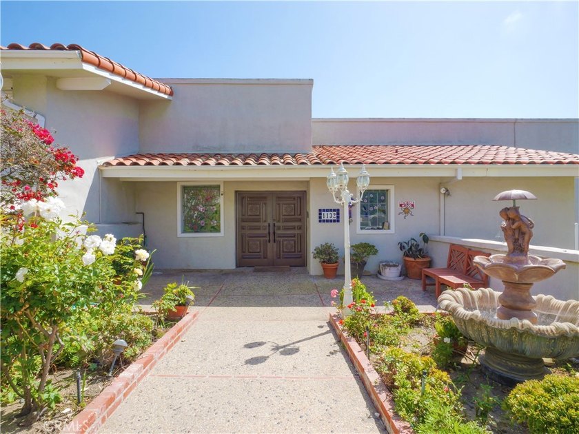 Breathtaking Panoramic Ocean VIEWS from this spacious Home with - photo 5