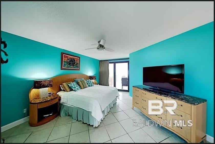 Fantastic Views from this 9th Floor Corner Unit! Four Seasons is - photo 11