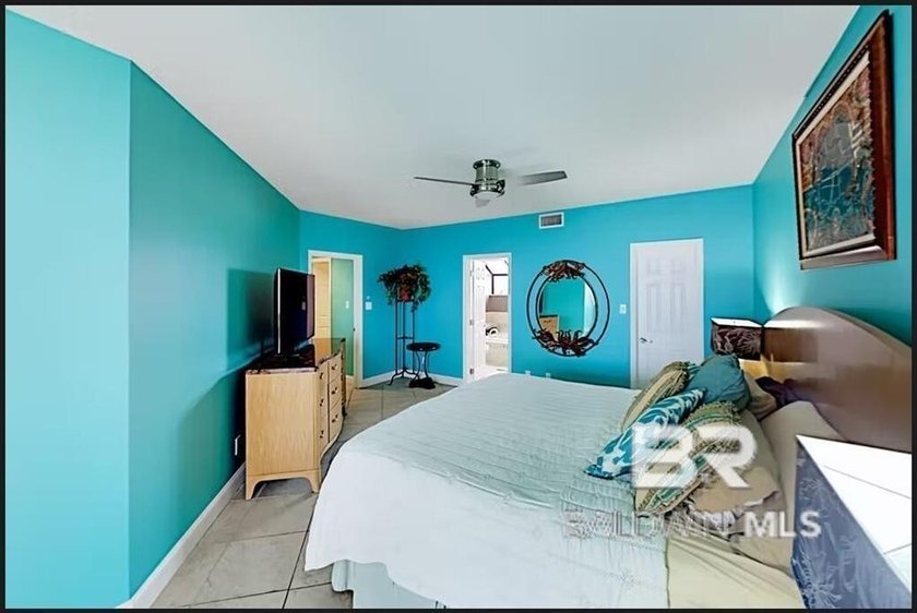 Fantastic Views from this 9th Floor Corner Unit! Four Seasons is - photo 12