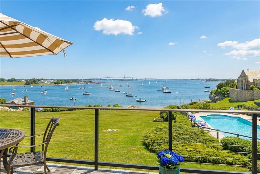 Perched on the top floor of the Bonniecrest estate, this - photo 15