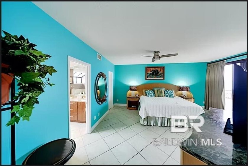 Fantastic Views from this 9th Floor Corner Unit! Four Seasons is - photo 16