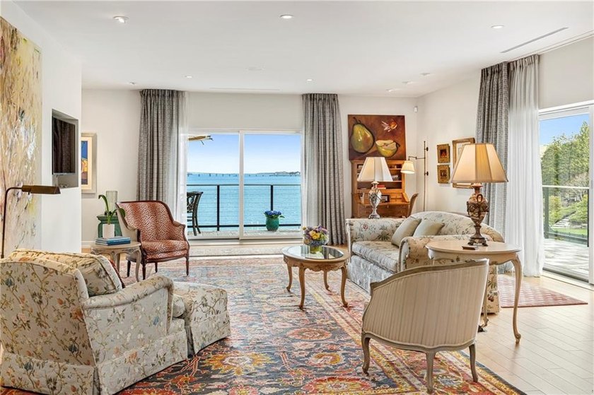 Perched on the top floor of the Bonniecrest estate, this - photo 19