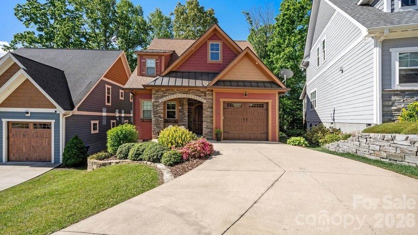 Charming and Spacious, 3 Bed/3 Bath Craftsman Home in Beautiful - photo 2