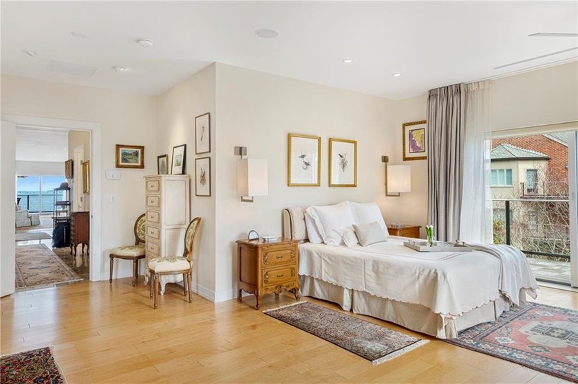 Perched on the top floor of the Bonniecrest estate, this - photo 23