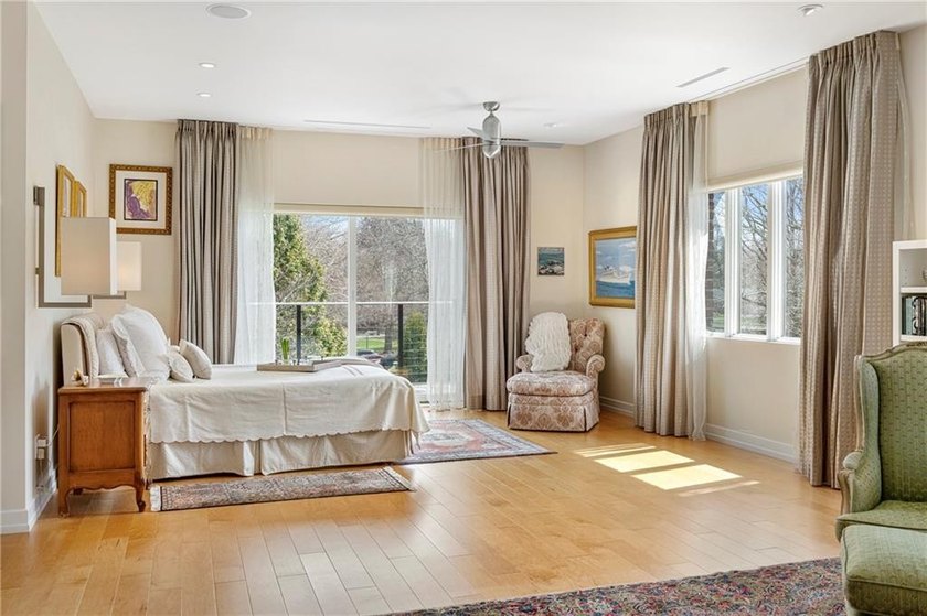Perched on the top floor of the Bonniecrest estate, this - photo 24