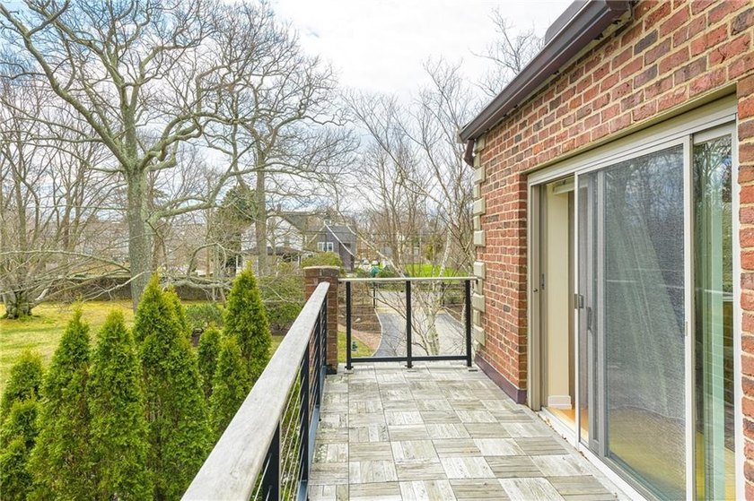 Perched on the top floor of the Bonniecrest estate, this - photo 26