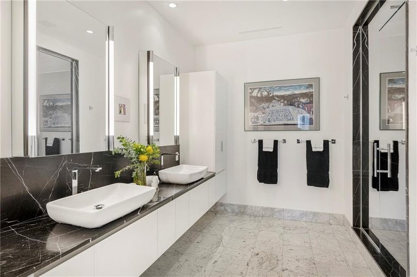 Perched on the top floor of the Bonniecrest estate, this - photo 28