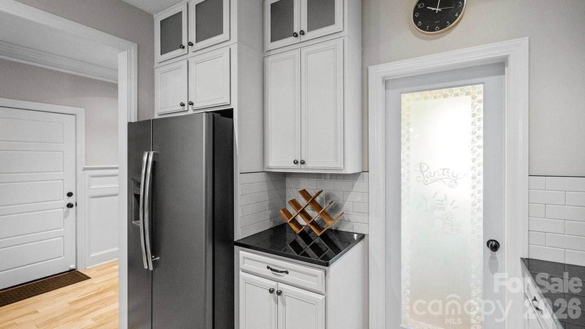 Charming and Spacious, 3 Bed/3 Bath Craftsman Home in Beautiful - photo 9