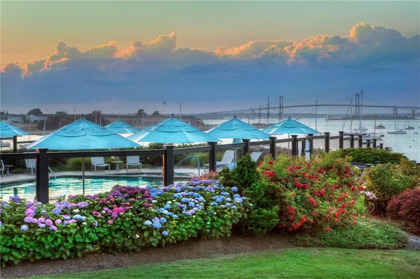 Perched on the top floor of the Bonniecrest estate, this - photo 38