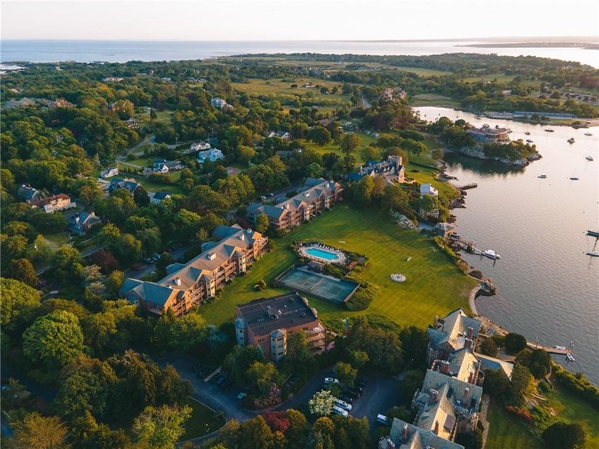 Perched on the top floor of the Bonniecrest estate, this - photo 43