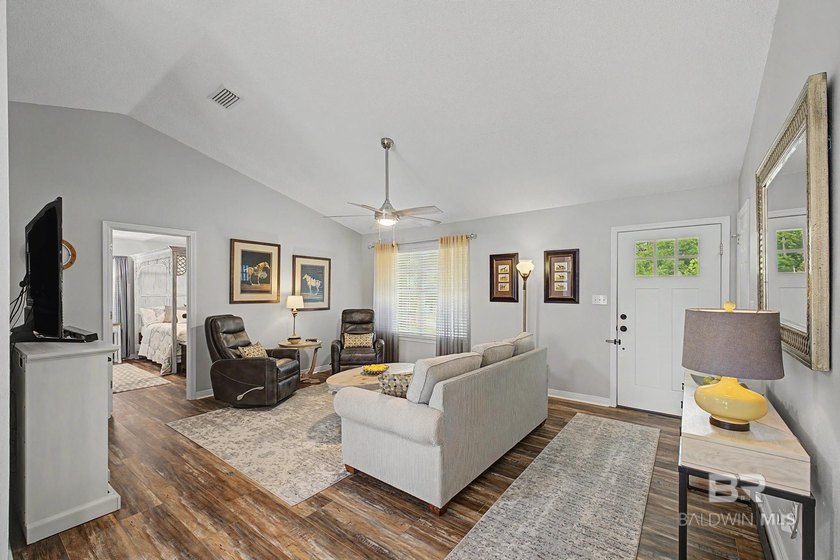 Gorgeous Coastal Home with exceptional craftsmanship and - photo 11