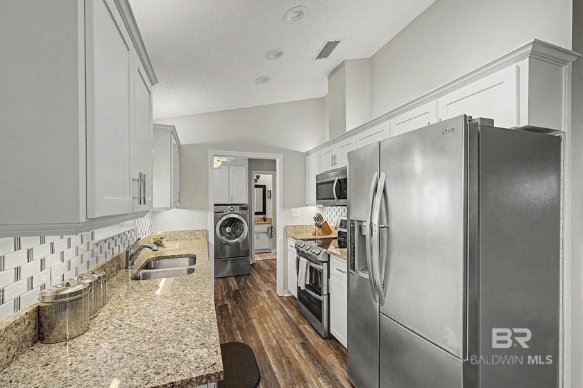 Gorgeous Coastal Home with exceptional craftsmanship and - photo 16