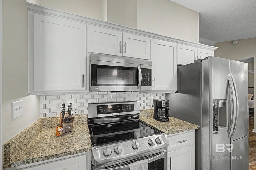 Gorgeous Coastal Home with exceptional craftsmanship and - photo 17