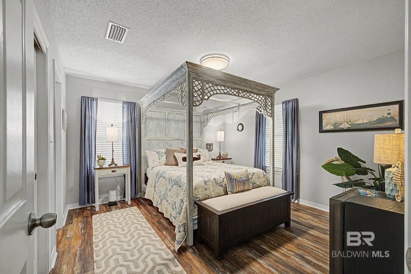 Gorgeous Coastal Home with exceptional craftsmanship and - photo 22