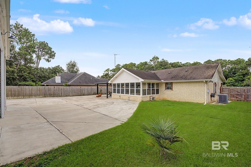 Gorgeous Coastal Home with exceptional craftsmanship and - photo 27