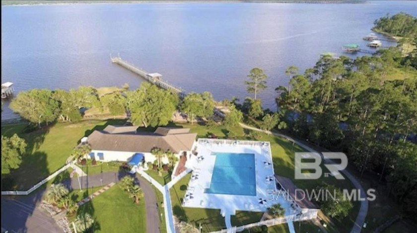 Gorgeous Coastal Home with exceptional craftsmanship and - photo 42
