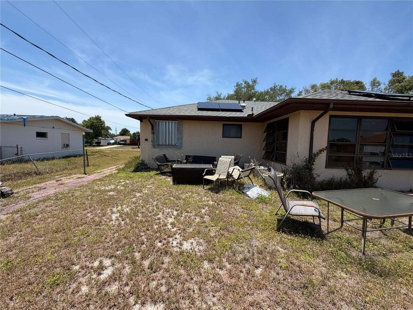 Short Sale. Third Party Approval Required This 2-bedroom, 2-bath - photo 6