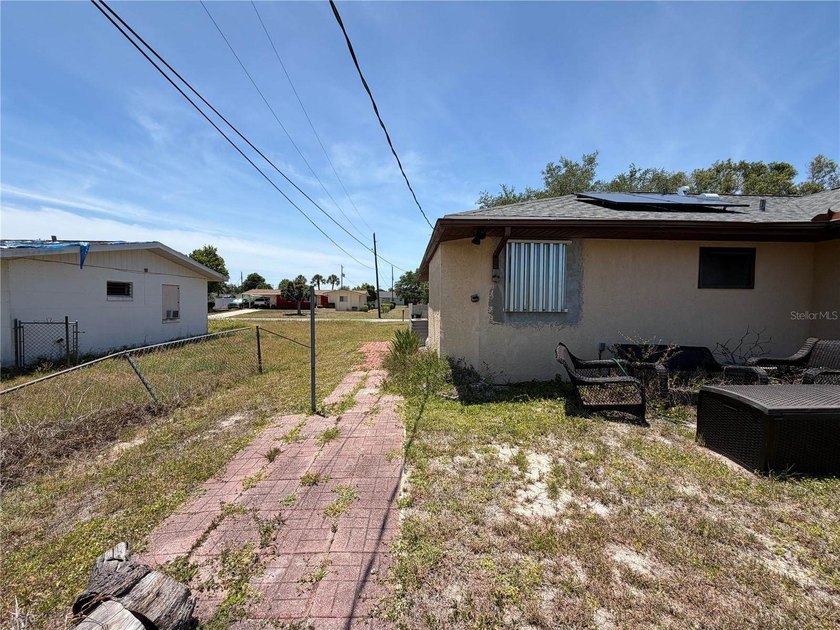 Short Sale. Third Party Approval Required This 2-bedroom, 2-bath - photo 7