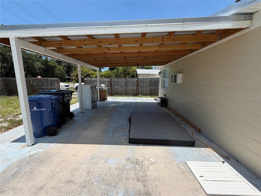 Under contract-accepting backup offers. Short Sale. Third Party - photo 3