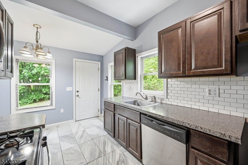 Charming House in Desirable Upper Greenwood Lake Community - photo 13
