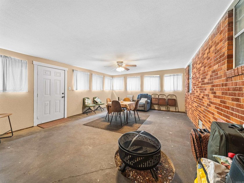 Nestled in a convenient Hot Springs location, this 3-bedroom, 1 - photo 20