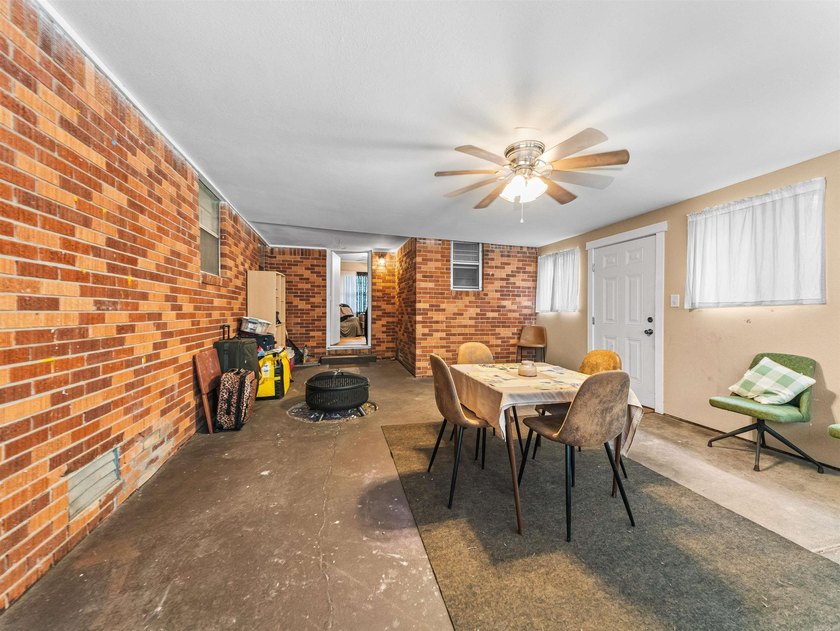 Nestled in a convenient Hot Springs location, this 3-bedroom, 1 - photo 21