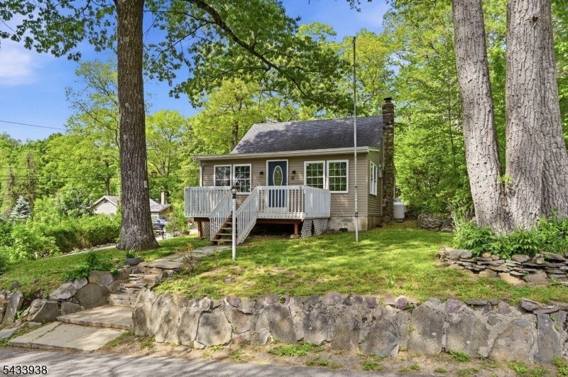 Charming House in Desirable Upper Greenwood Lake Community - photo 25