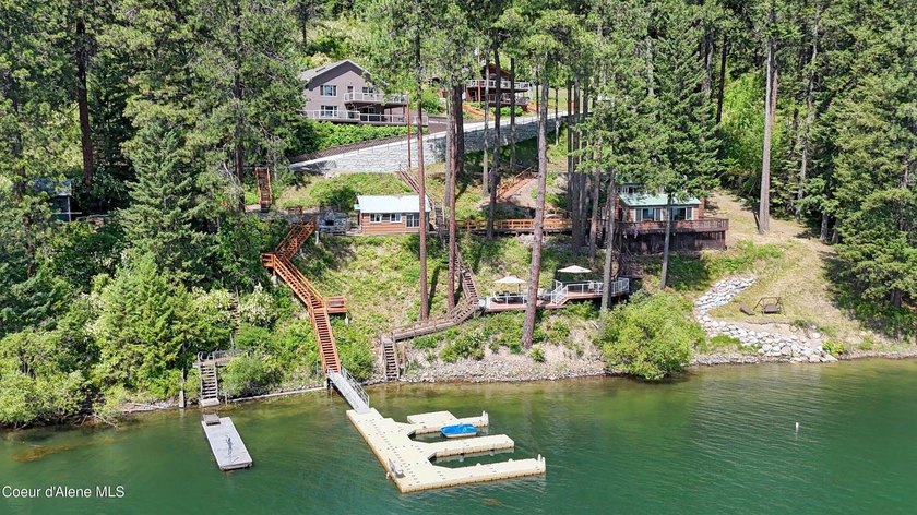 Over 200 feet of Hayden Lake frontage on the coveted close side - photo 2