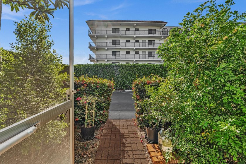 Welcome to this charming one-bedroom, one-bathroom condominium - photo 30