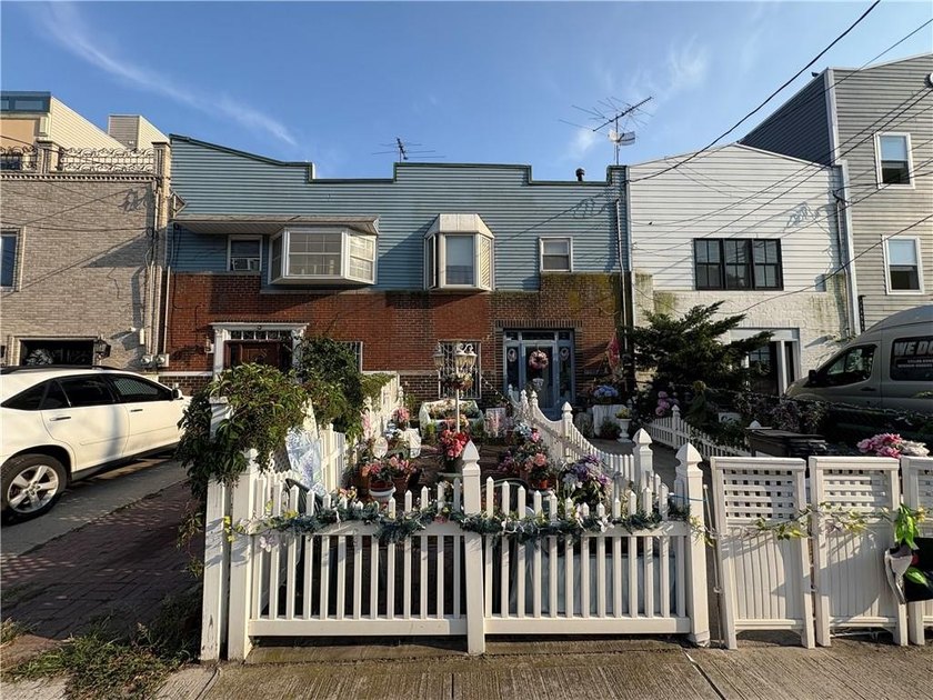 Single-Family Home - Coney Island Opportunity awaits in this - photo 3