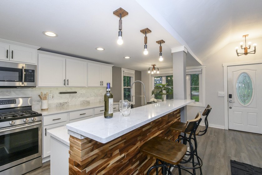 Charming remodeled 3BR/2BA Ranch w/ partially finished walkout - photo 11