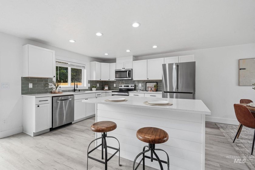 Welcome home to this beautifully updated mid-century home in one - photo 5