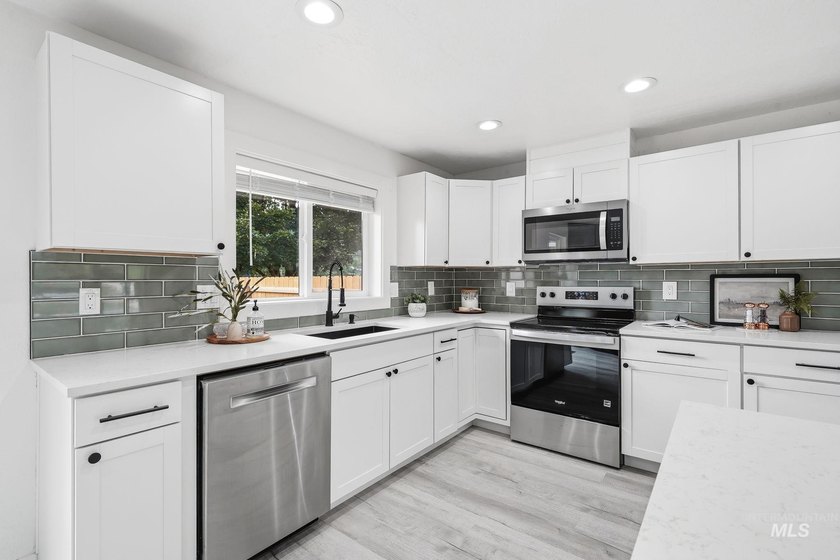 Welcome home to this beautifully updated mid-century home in one - photo 8